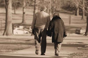 old-couple-holding-hands-300x199