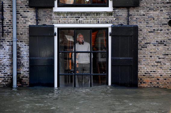 Dordrecht hoog water Foto: Rinie Boon