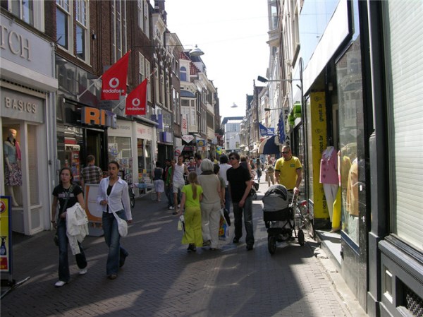 voorstraat-winkelstraten-dordrecht-2(p location,615)(c 0)