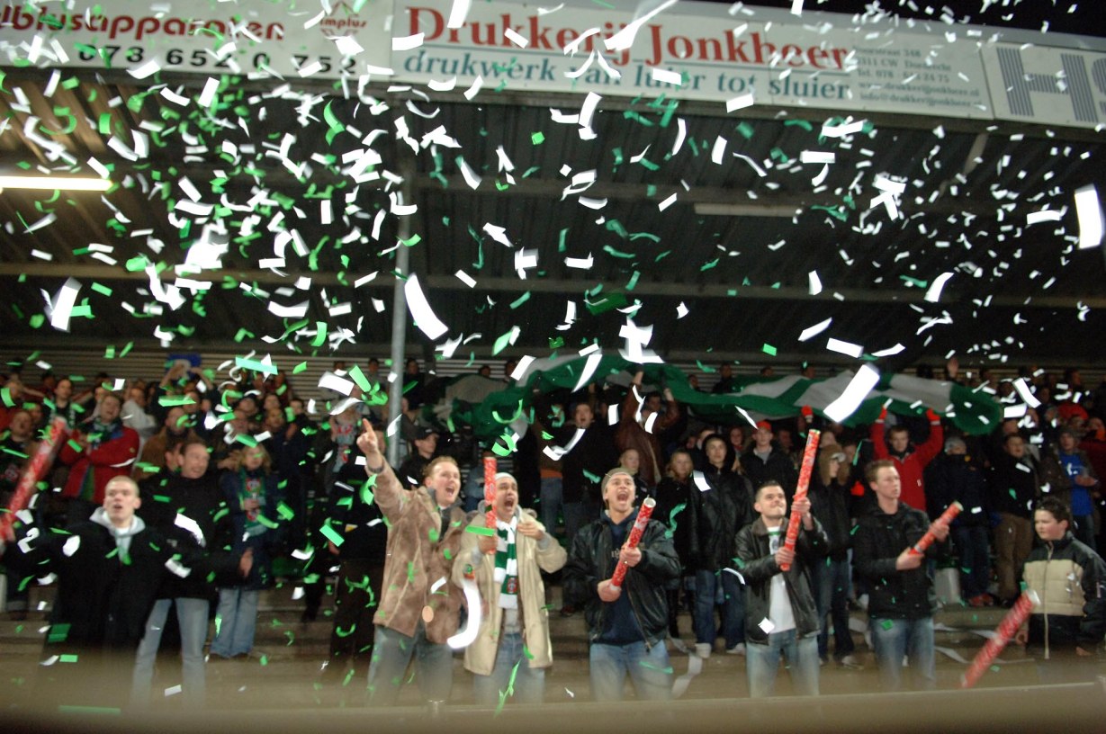 Dordrecht Voetbal FC Dordrecht Cambuur Supporters 17-3-2006 Foto : Rinie Boon