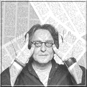 columnist met krantenpapier